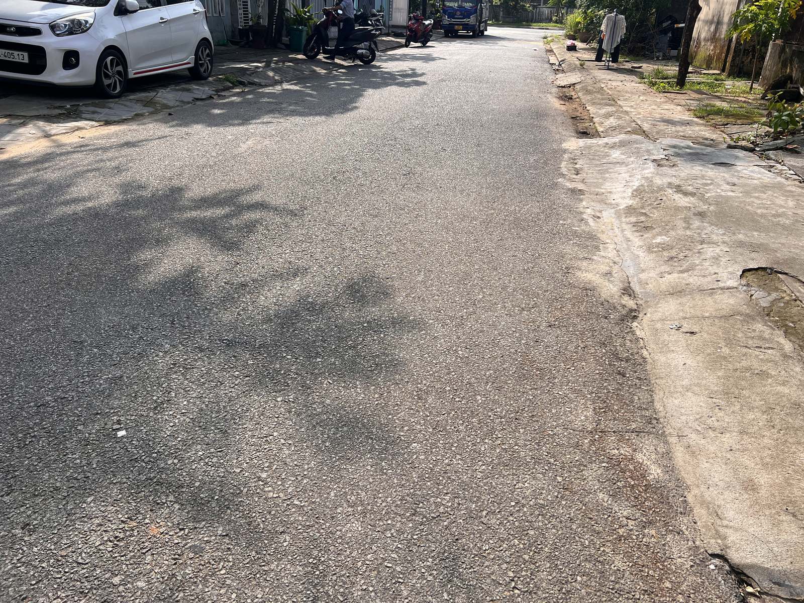 Đường nhựa rộng 11,5 m trước lô đất Nguyễn Thuật, lòng đường 5,5 m và lề mỗi bên 3 m