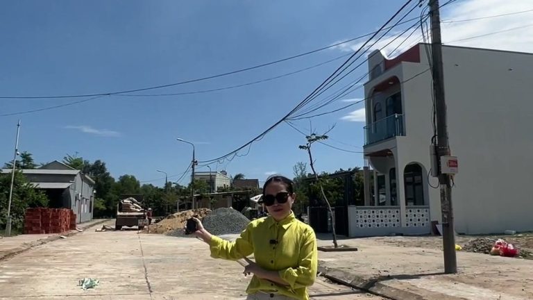Đường Thanh Hoá trong khu dân cư 270 Tam Phú, đường bê tông rộng, bên phải là nhà hai tầng đã xây xong