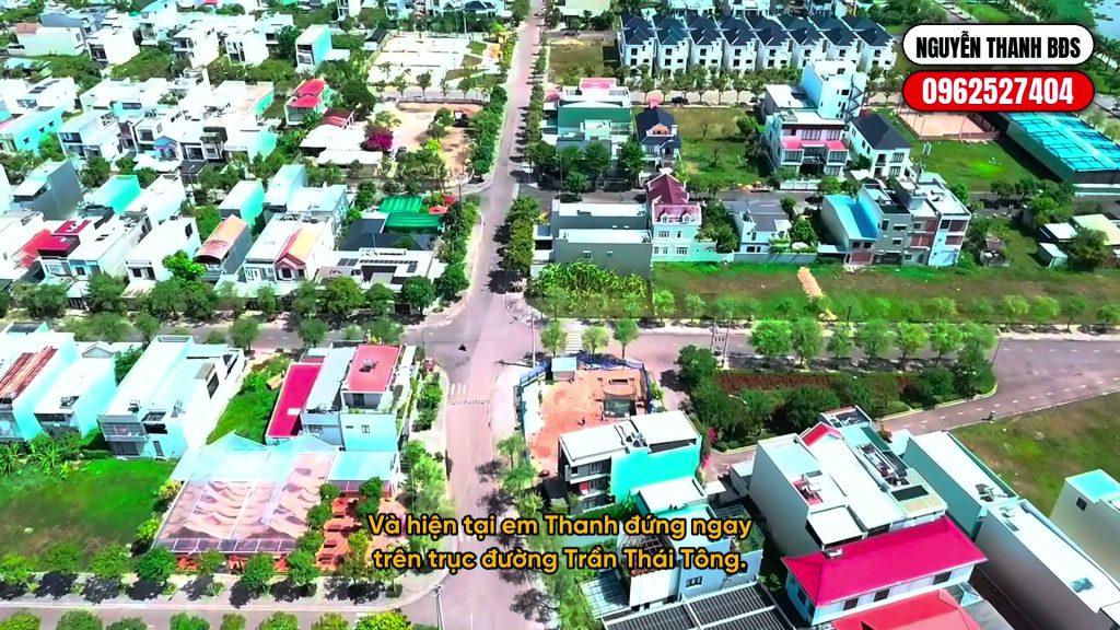 Khu ADB Tam Kỳ nhìn từ trên cao, trục đường thông nối ra trung tâm Tam Kỳ và khu đô thị Tây Bắc