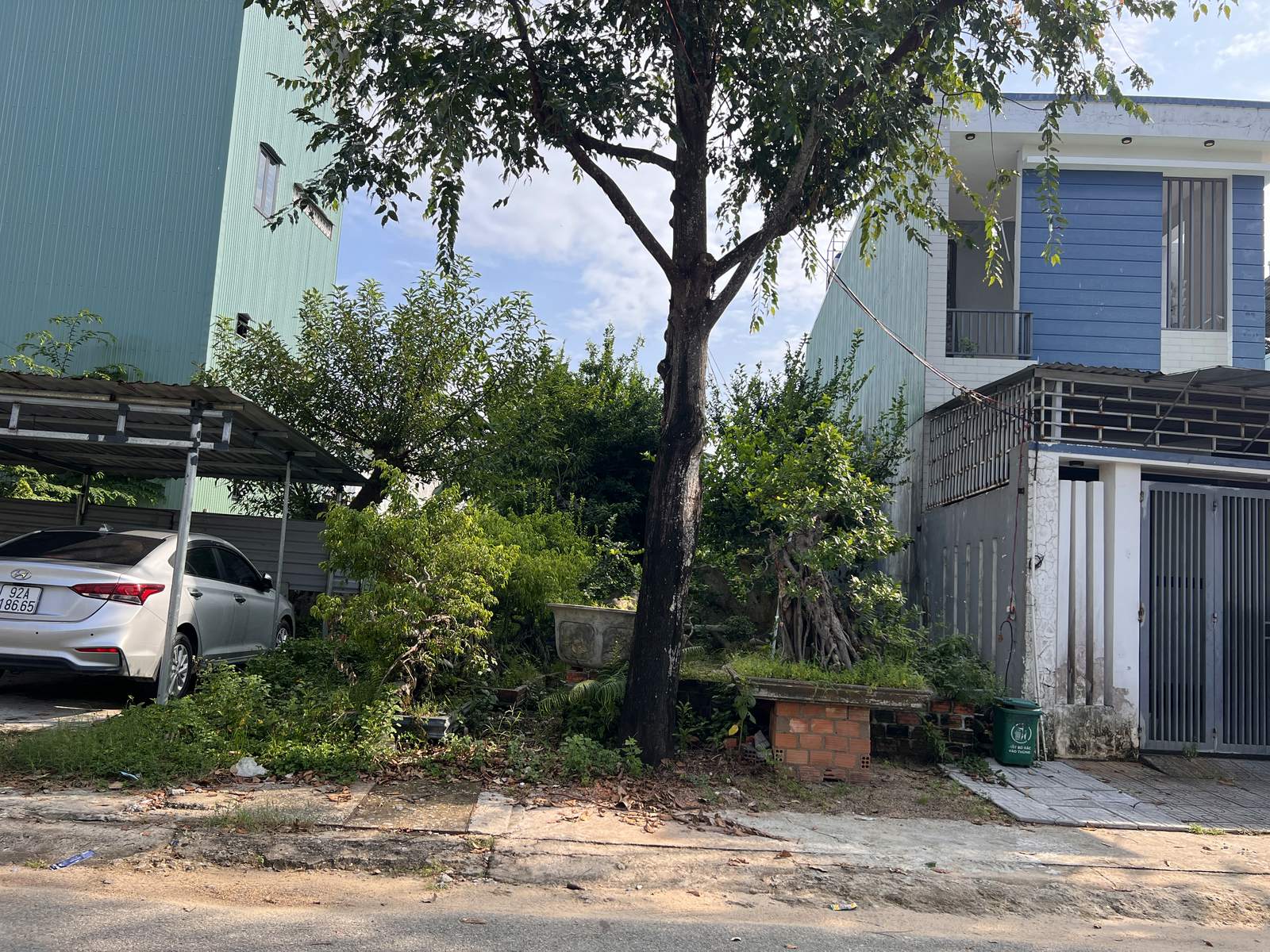 Lô đất 151 m2 đường Nguyễn Thuật, khu dân cư An Sơn Tam Kỳ, nằm cạnh căn nhà đang ở, mặt tiền đường nhựa