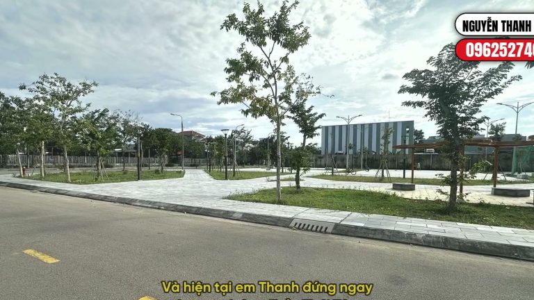 Công viên trước lô đất đối diện công viên ở khu ADB Tam Kỳ, lối đi lát gạch và cây xanh mới trồng