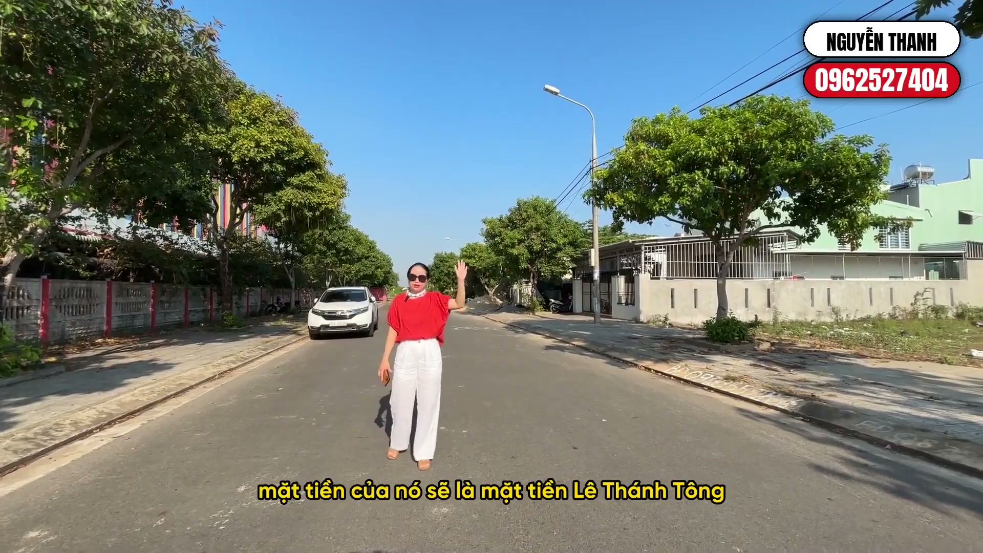 Đường nội khu trong khu dân cư An Hà Quảng Phú Tam Kỳ, nền đường cao ráo, hai bên là nhà dân đã xây và cây xanh