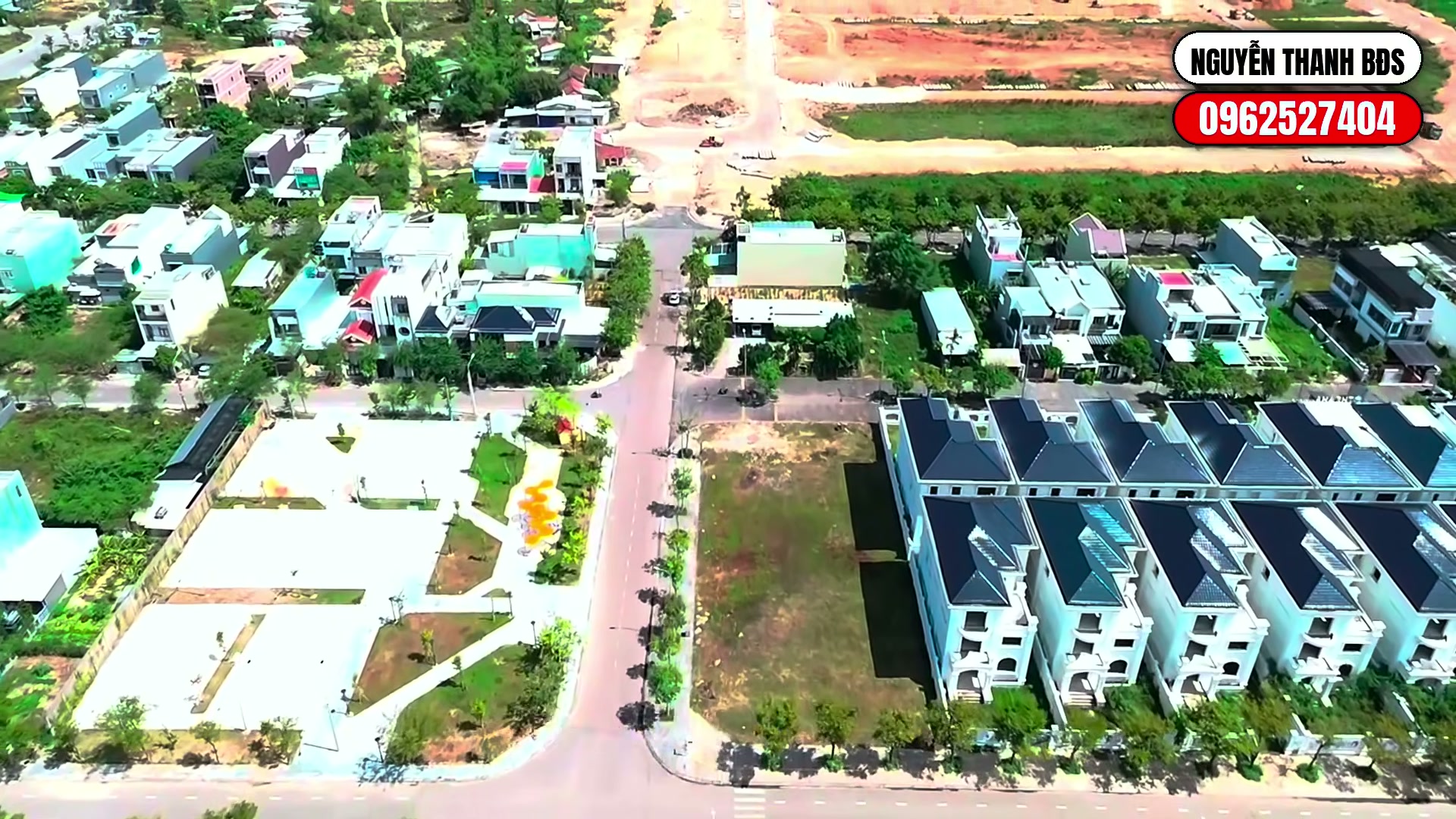 Góc ngã tư đường Trần Thái Tông với Phan Khôi trong khu ADB Tam Kỳ, đường nhựa rộng và cây xanh hai bên