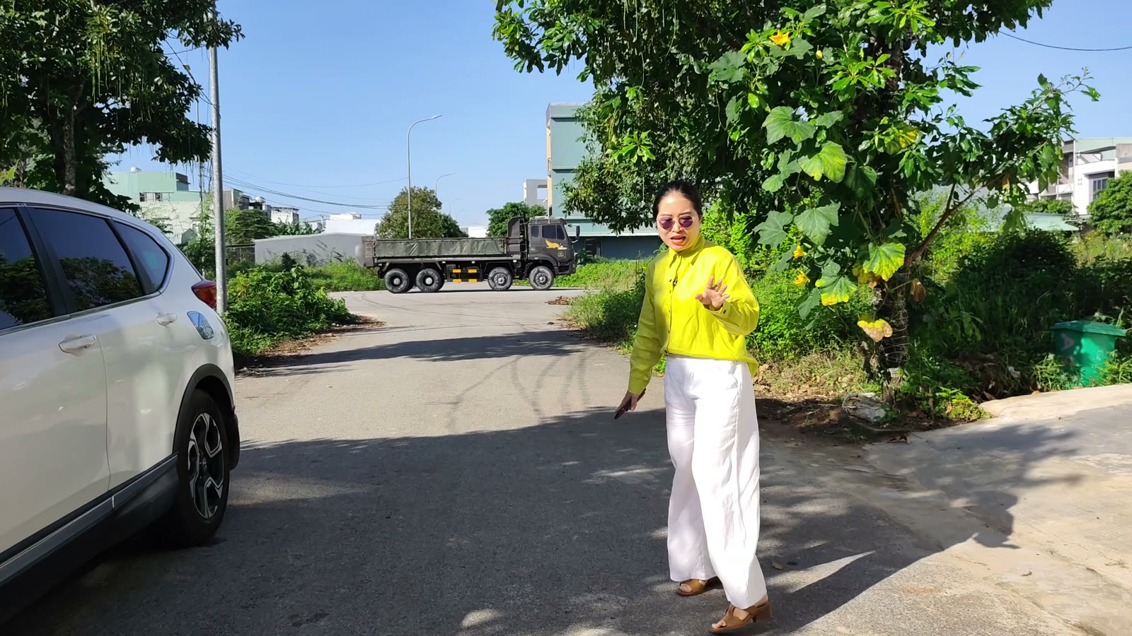 Đường quy hoạch 12 m trước lô đất liền kề ADB Tam Kỳ, mặt đường nhựa, hai bên đã có nhà dân
