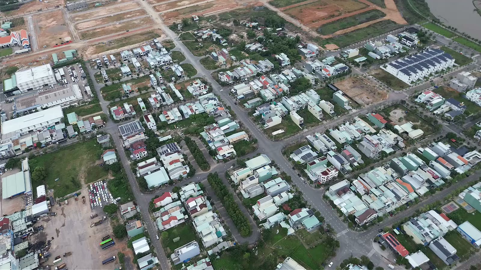 Khu dân cư liền kề ADB Tam Kỳ nhìn từ flycam, nhà mới xây kín các dãy phố