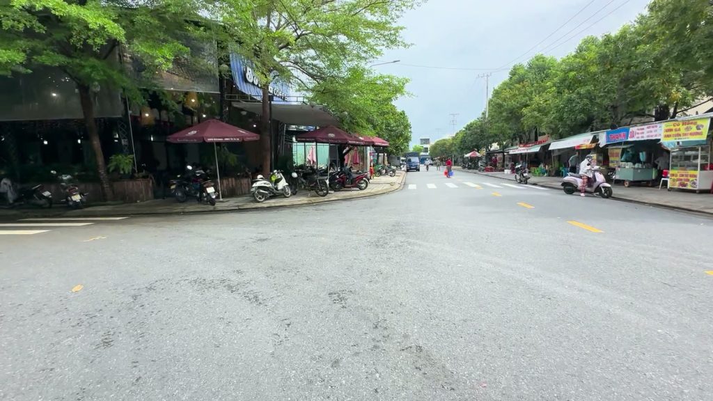 Hàng quán ăn sáng dọc đường Thái Phiên Tam Kỳ