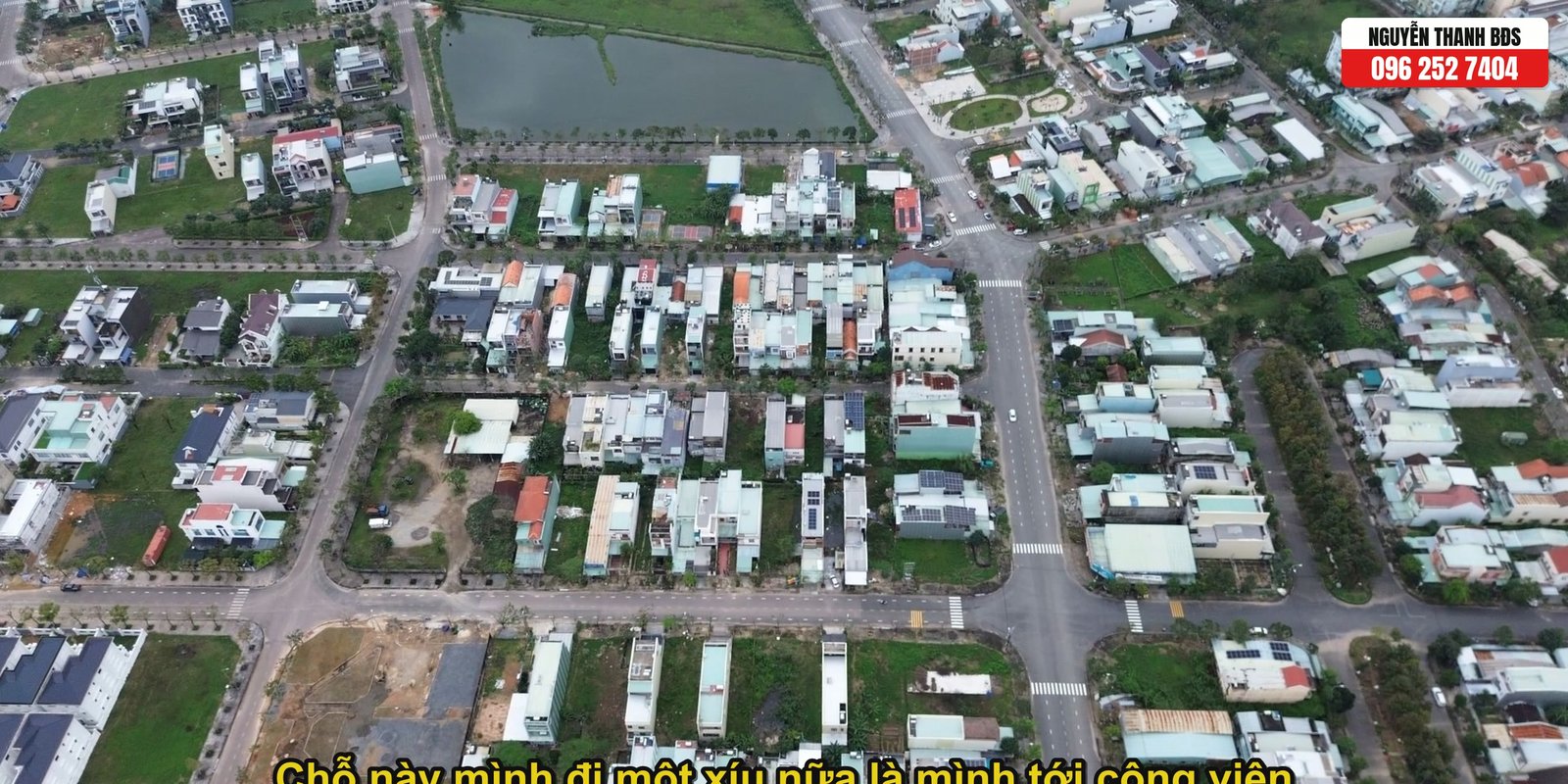 Khu dân cư ADB Tam Kỳ nhìn từ trên cao, nhà cửa xây kín, công viên trung tâm nằm giữa khu
