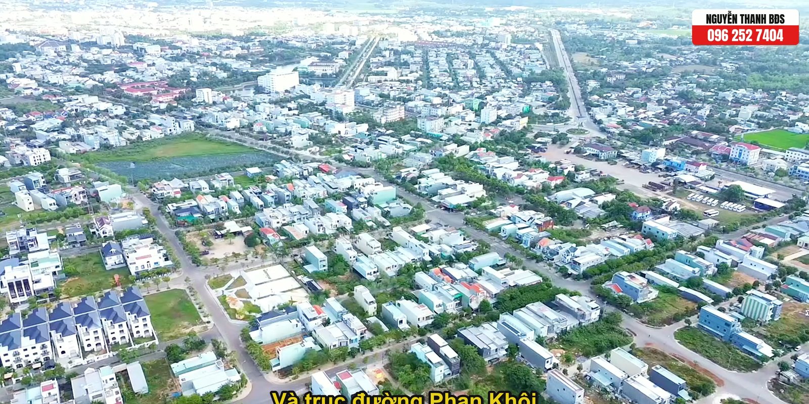 Khu ADB Tam Kỳ nhìn từ flycam, trục đường Phan Khôi chạy giữa khu dân cư đã xây kín