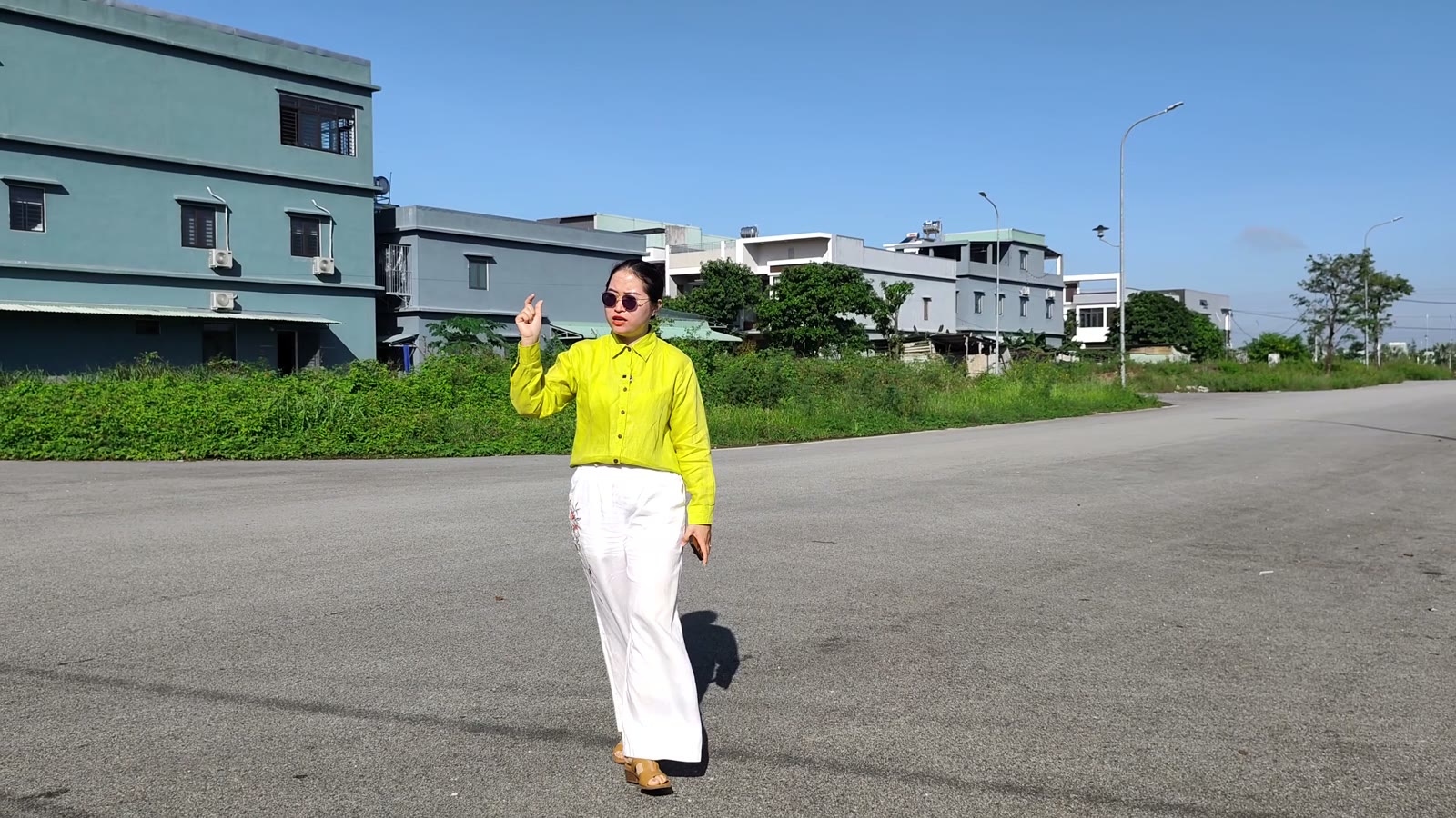 Dãy nhà mới xây trong khu dân cư liền kề ADB Tam Kỳ, đường rộng, khu cao ráo