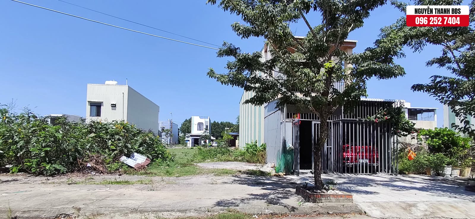 Lô đất 100 m2 KDC 270 Quảng Phú nằm cạnh trục đường 7,5 m, trước lô có cây xanh và vỉa hè lát gạch