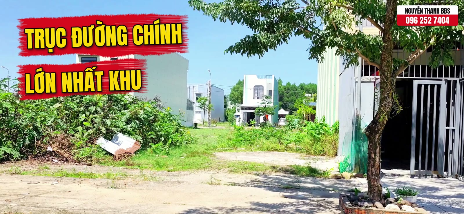Trục đường chính dẫn vào khu dân cư 270 Quảng Phú Tam Kỳ, mặt đường bê tông rộng, hai bên có cây xanh và nhà dân